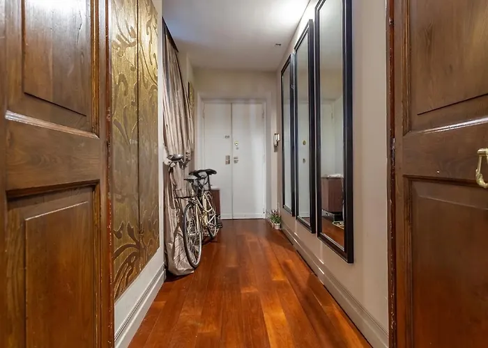 Campo De Fiori Luxury Jacuzzi & Cinema Apartment *