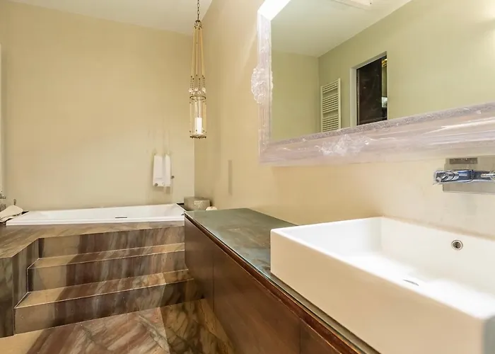 Campo De Fiori Luxury Jacuzzi & Cinema *